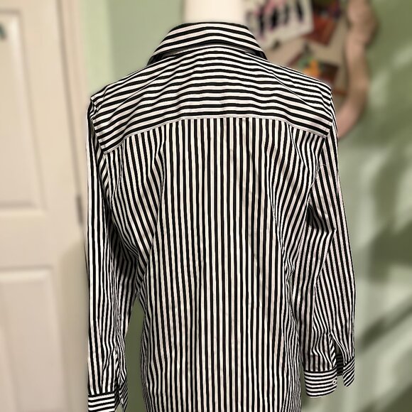 Chico's Black and White Striped No Iron Blouse Size 1 - Picture 3 of 7
